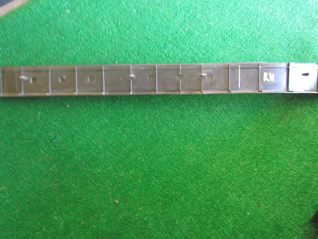 2004 Nissan 350z RH Passenger Door Sill Kick Plate -See Description