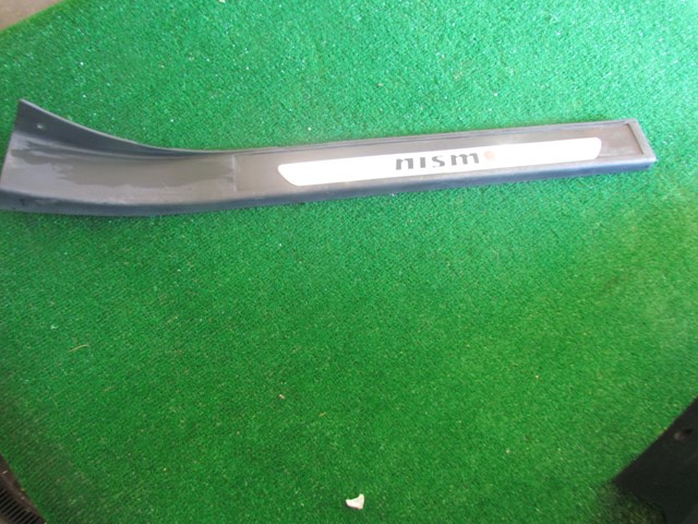 2004 Nissan 350z RH Passenger Door Sill Kick Plate -See Description