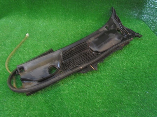 2004 Nissan 350z LH Driver Windshield Wiper Cowl OEM 66863 CD000