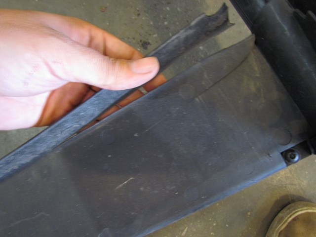 2007 BMW M6 E63 Radiator Core Support Lower Plastic