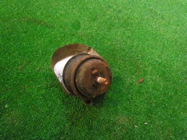 2004 Nissan 350z LH Driver Engine Mount Motor Mount