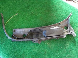 2003 Nissan 350z LH Driver Windshield Wiper Cowl OEM 66863 CD000