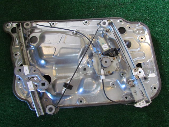 2003 Nissan 350z RH Window Motor & Regulator 80730 CD001