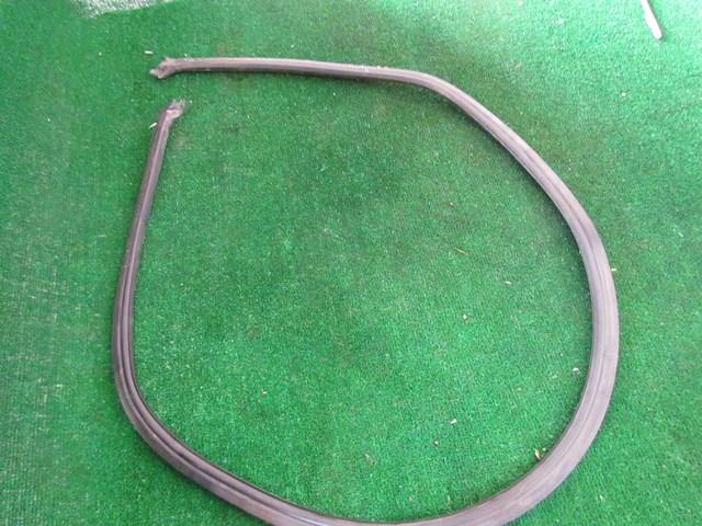 1998 Porsche Boxster Trunk Lid Body Seal Weather Stripping