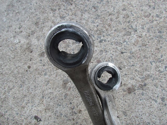 2004 Audi A8L RH Passenger Front Spindle, See Pictures