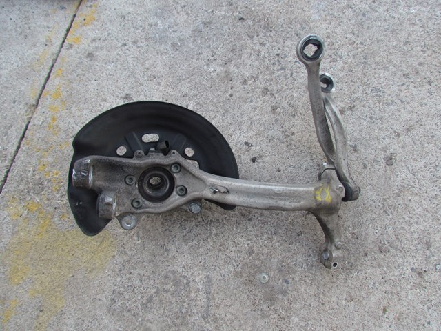 2004 Audi A8L RH Passenger Front Spindle, See Pictures