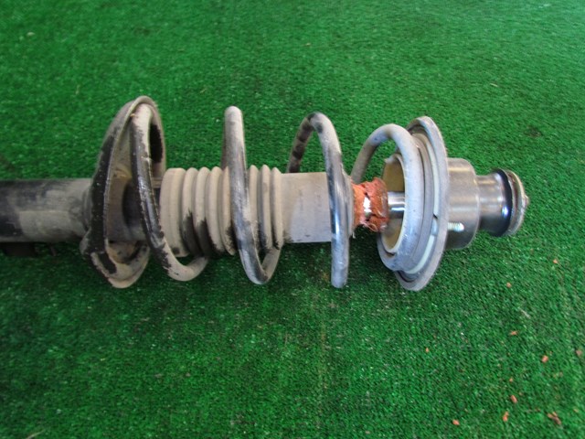 1998 Porsche Boxster Rear LH Strut-cracked Bushing on Boot