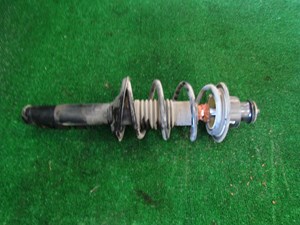 1998 Porsche Boxster Rear LH Strut-cracked Bushing on Boot