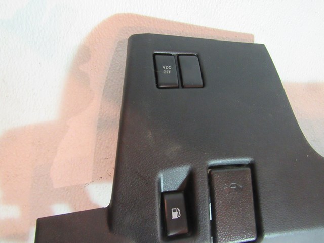 2003 2004 2005  Nissan 350z Driver Knee Bolster w/Switches 68106 CD000