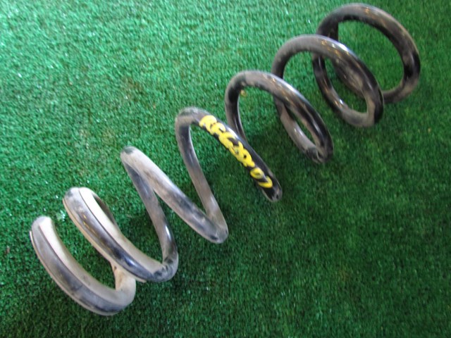 2008 Infiniti G35X Sedan RH Passenger Front Coil Spring