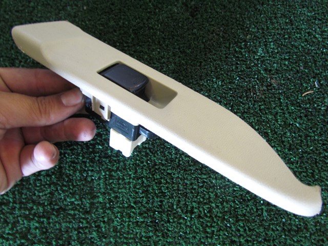 2005 Infiniti G35 Rear LH Driver Door Switch Wheat