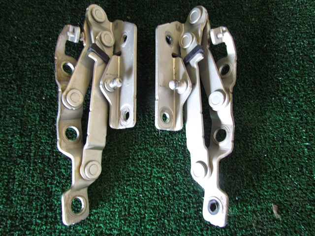 2005 Infiniti G35 Sedan Trunk Hinges