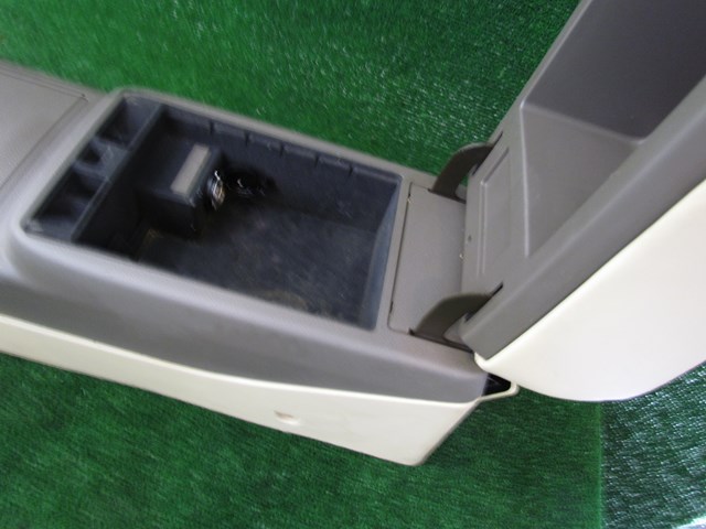 2005 Infiniti G35 A/T Sedan Center Console-Wheat