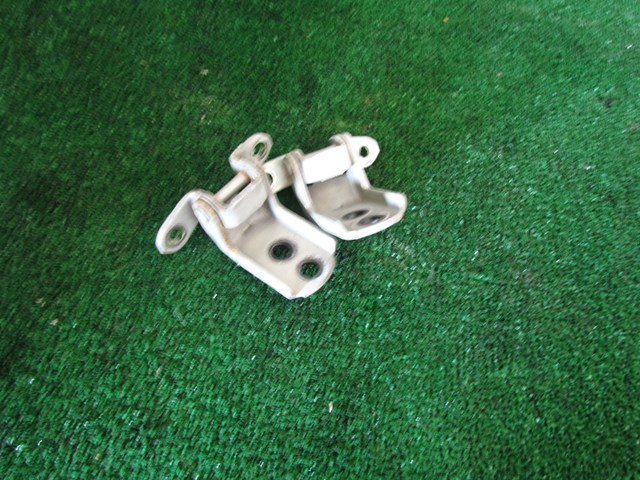 2005 Infiniti G35 Sedan Front RH Passenger Door Hinge Set