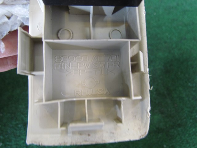 2005 Infiniti G35 Sedan Front RH Door Switch 80960 AC701