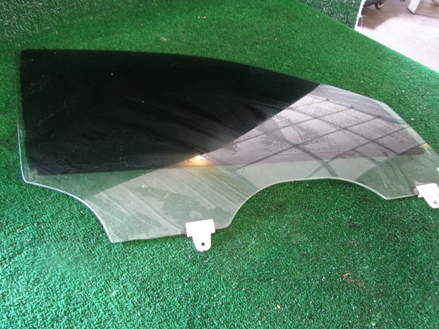 2005 Infiniti G35 Sedan RH Passenger Front Door Glass