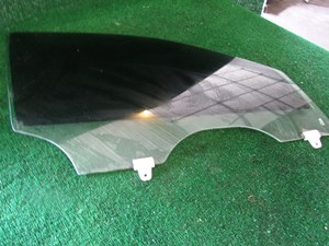 2005 Infiniti G35 Sedan RH Passenger Front Door Glass