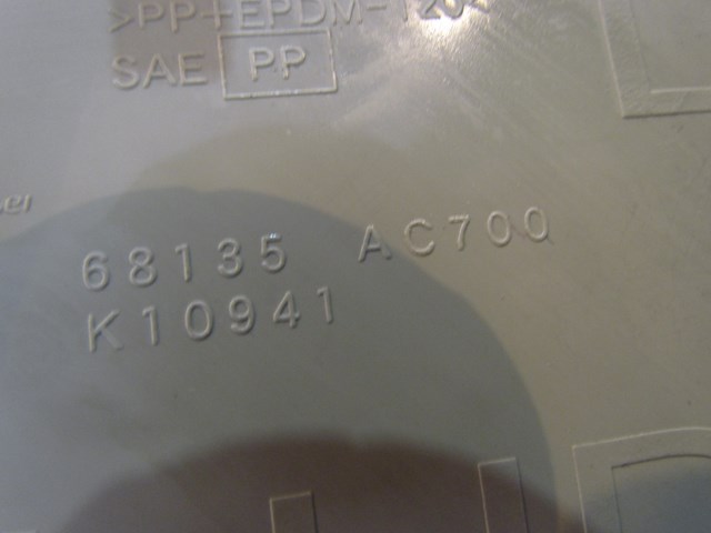 2005 Infiniti G35 Sedan Wheat LH Center Console Trim 68135 AC700