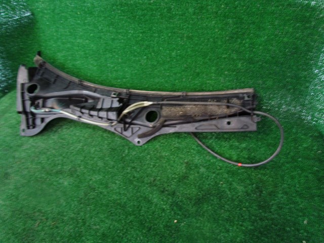 2005 Infiniti G35 Sedan LH Driver Wiper Cowl OEM 66865 AM611
