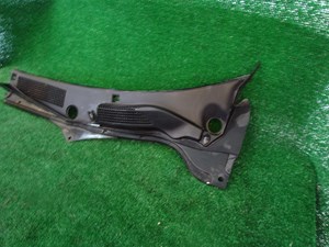2005 Infiniti G35 Sedan LH Driver Wiper Cowl OEM 66865 AM611