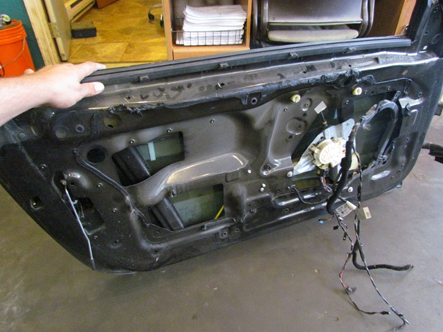 2007 BMW M6 E63 Convertible Front Door Glass Key