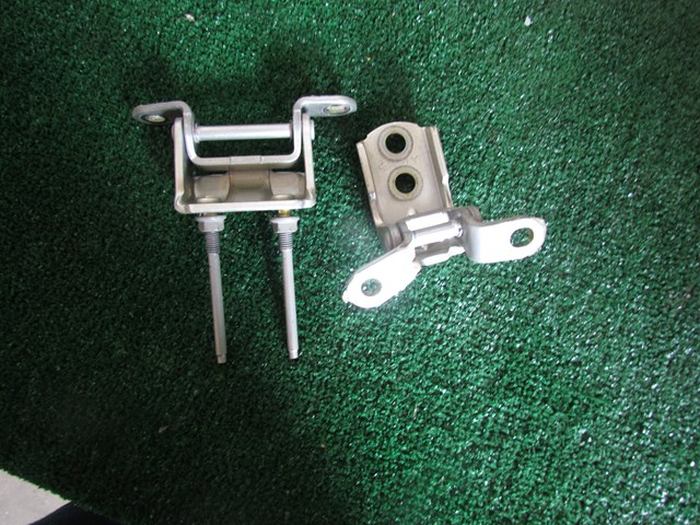 2005 Infiniti G35 Sedan Rear LH Driver Door Hinges