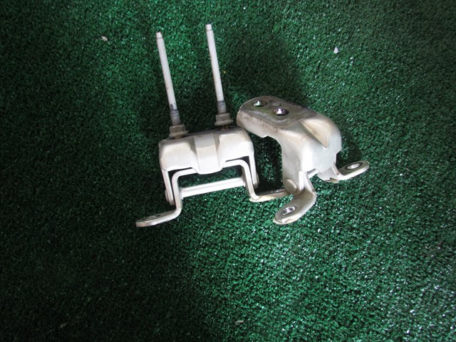 2005 Infiniti G35 Sedan Rear LH Driver Door Hinges