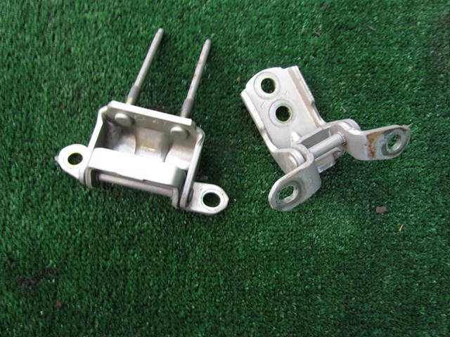 2005 Infiniti G35 Sedan Rear RH Passenger Door Hinge Set