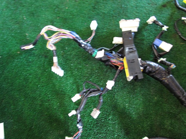 2005 Infiniti G35 Sedan Dash Wire Harness 24010 AC701