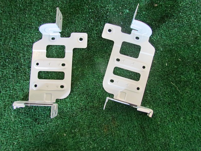 2011 Infiniti G37x Sedan Radio Bracket Set