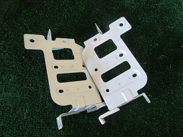 2011 Infiniti G37x Sedan Radio Bracket Set