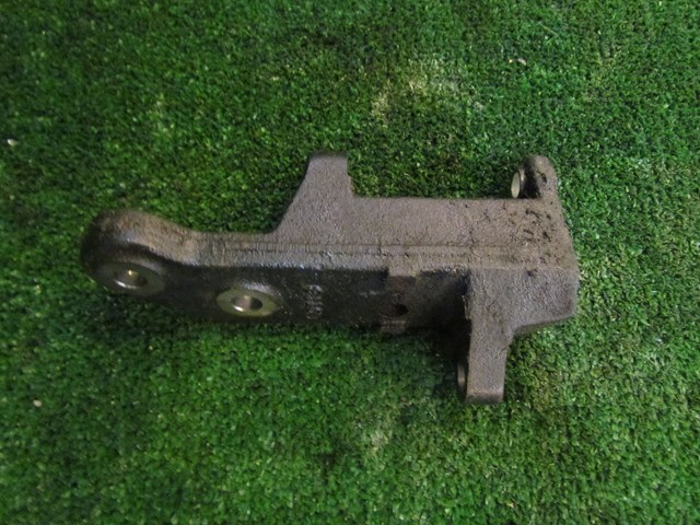 2011 Infiniti G37x Sedan Power Steering Pump Bracket