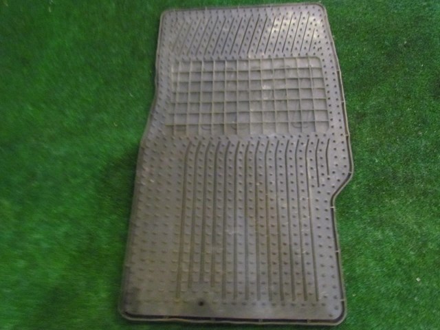 2011 Infiniti G37x Sedan Front RH Passenger Rubber Floor Mat