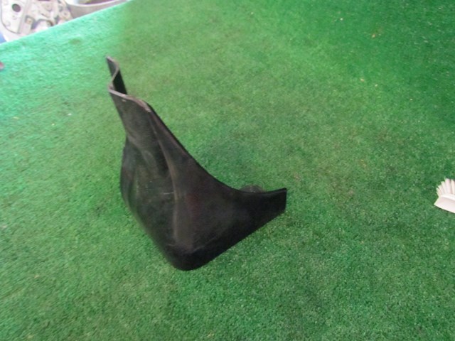 2003 Nissan 350z Front RH Passenger Mud Flap-Cracked