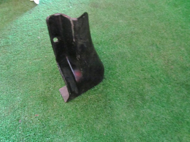 2003 Nissan 350z Front RH Passenger Mud Flap-Cracked