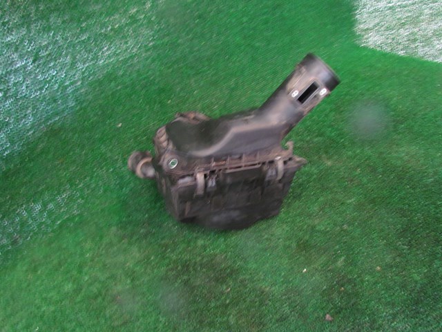 2007 Infiniti G35 Sedan RH Passenger Air Cleaner Box