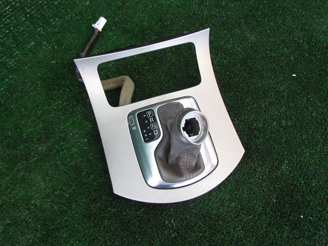 2007 Infiniti G35 Sedan Shifter Bezel & Shift Boot-Wheat