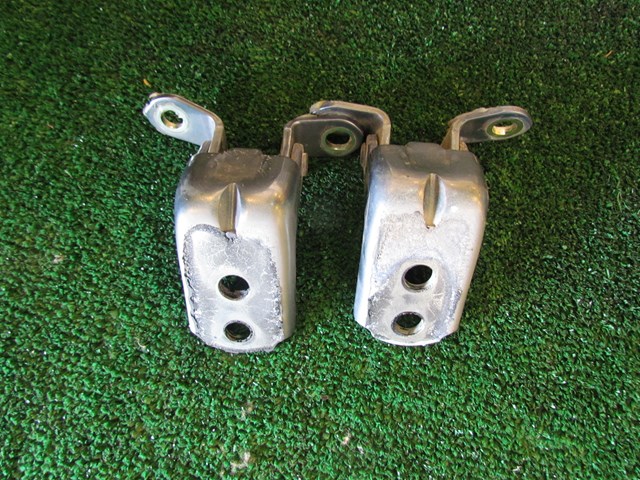 2007 Infiniti G35 Sedan Front RH Passenger Door Hinges