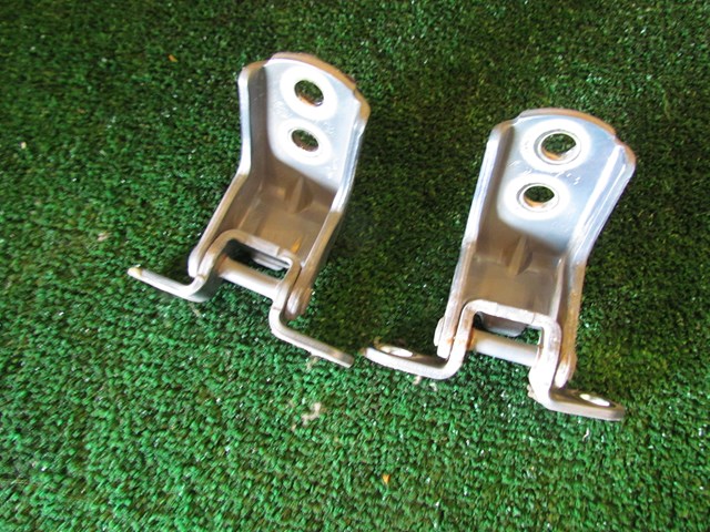 2007 Infiniti G35 Sedan Front RH Passenger Door Hinges
