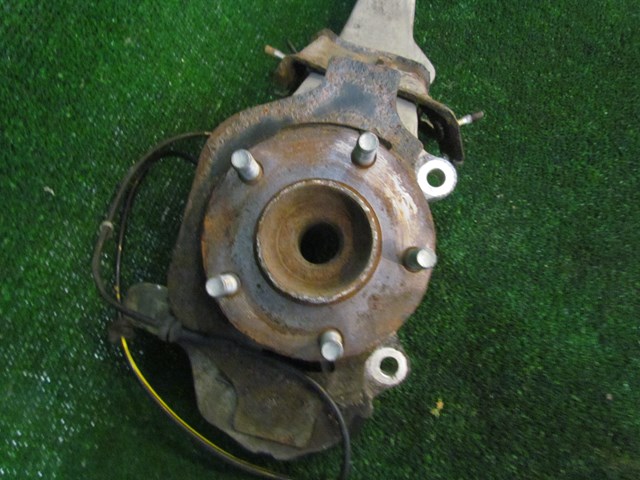 2007 Infiniti G35 RWD Sedan Front RH Passenger Spindle