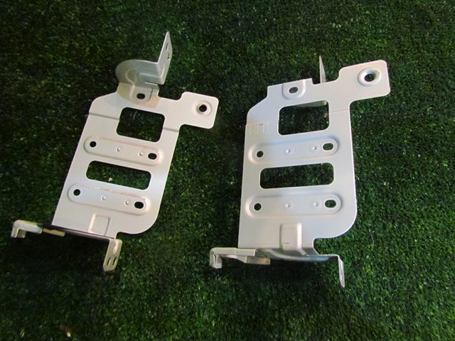 2008 Infiniti G35xs Radio Brackets