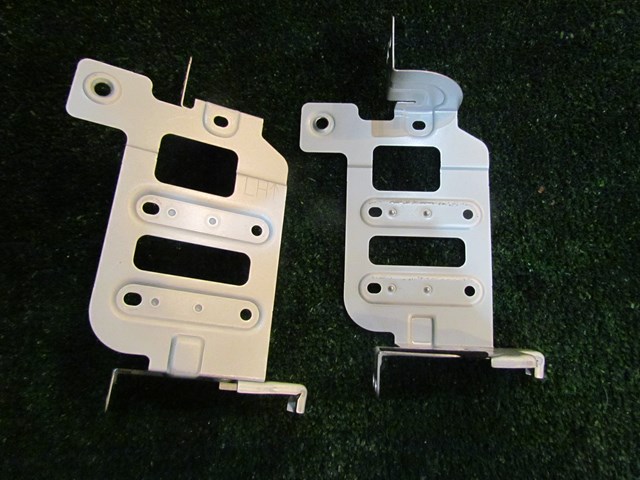 2008 Infiniti G35xs Radio Brackets