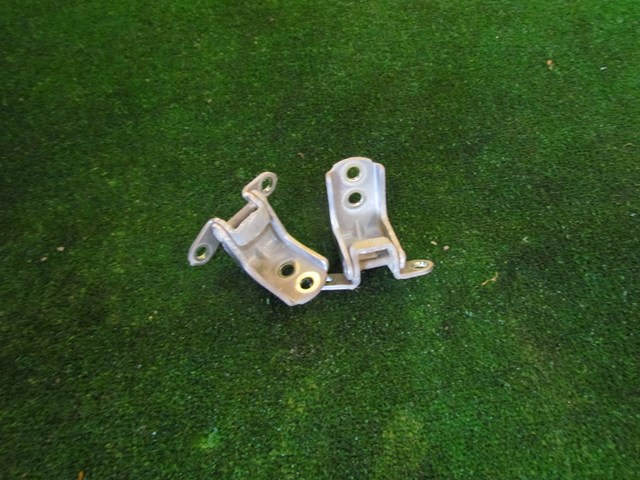 2008 Infiniti G35x S Sedan Front RH Door Hinges
