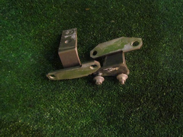 2008 Infiniti G35xS Rear RH Passenger Door Hinge Set