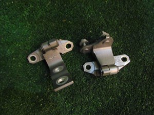 2008 Infiniti G35xS Rear RH Passenger Door Hinge Set