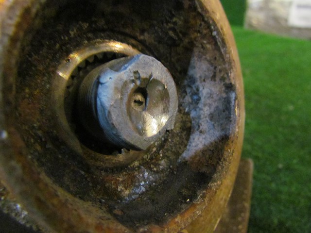 2007 BMW M6 Convertible Rear Passenger Spindle Axle