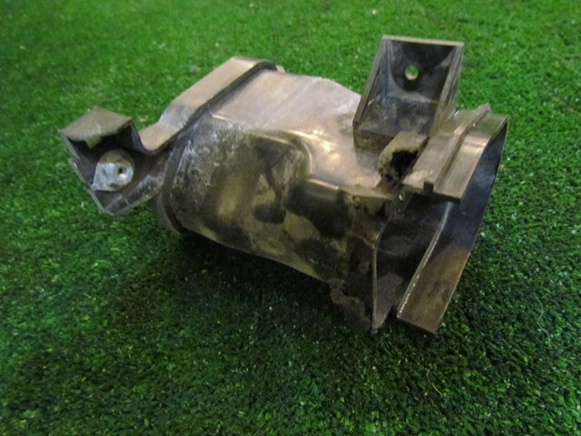 2008 Infiniti G35XS Front Passenger Air Intake Duct