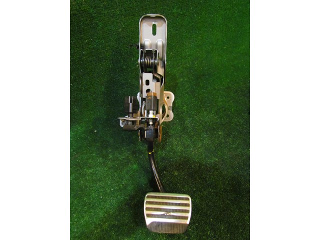 2008 Infiniti G35xS Brake Pedal