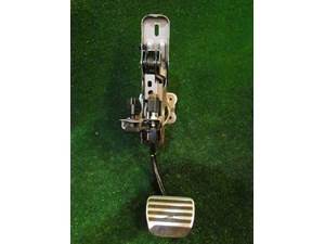 2008 Infiniti G35xS Brake Pedal