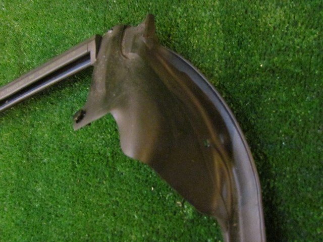 2007 BMW M6 Convertible Passenger Door Molding Seal